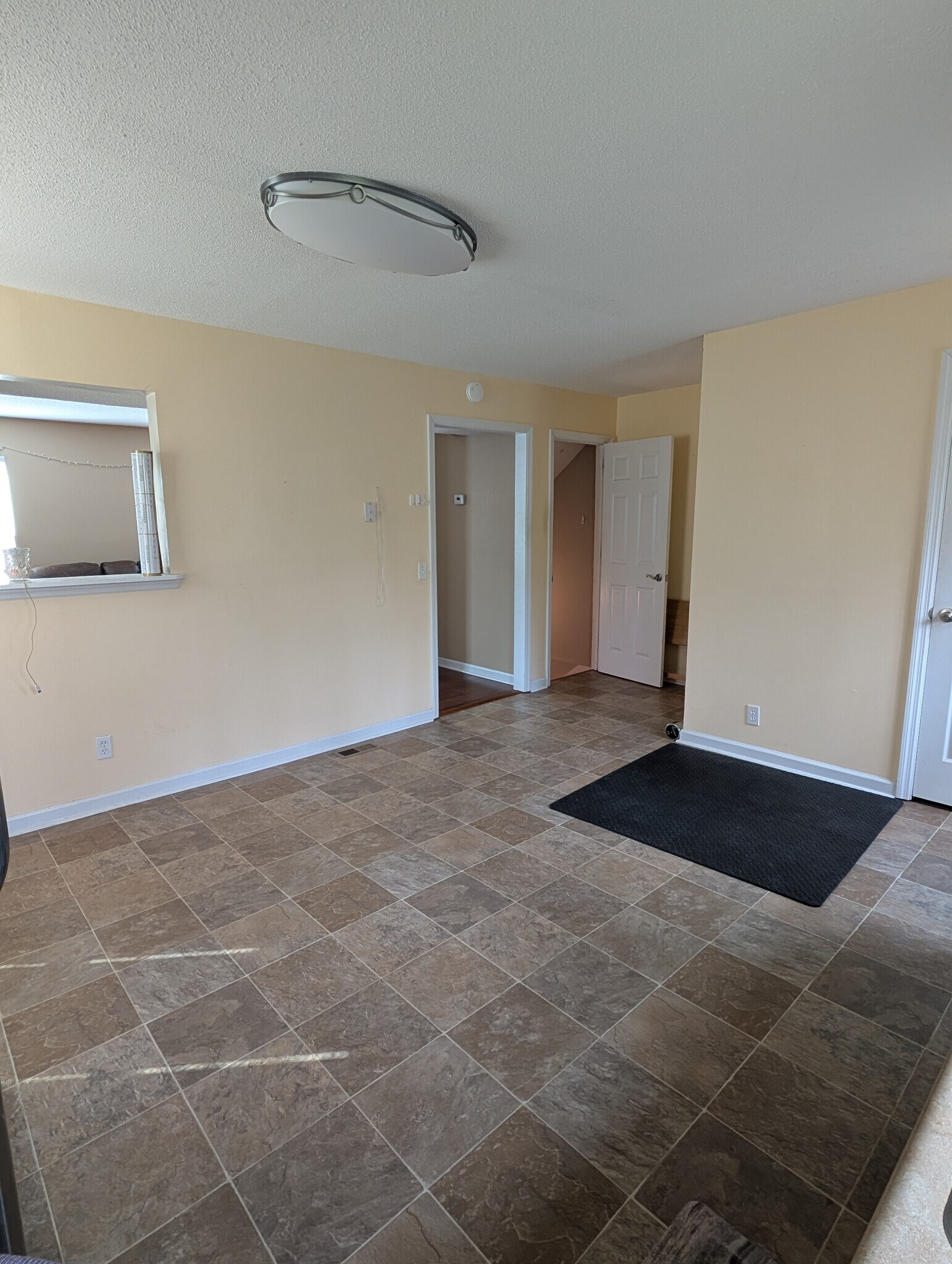Kitchen looking to stairs to lower level and living room - 914 Murrell Rd