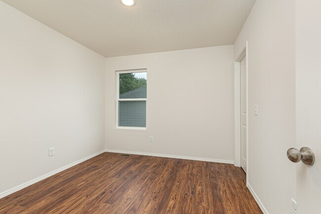 Building Photo - 376 W Granada St