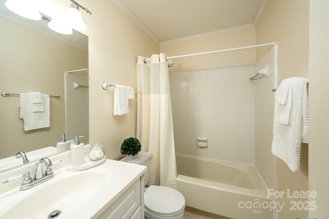 Building Photo - 901 Winter Wood Dr