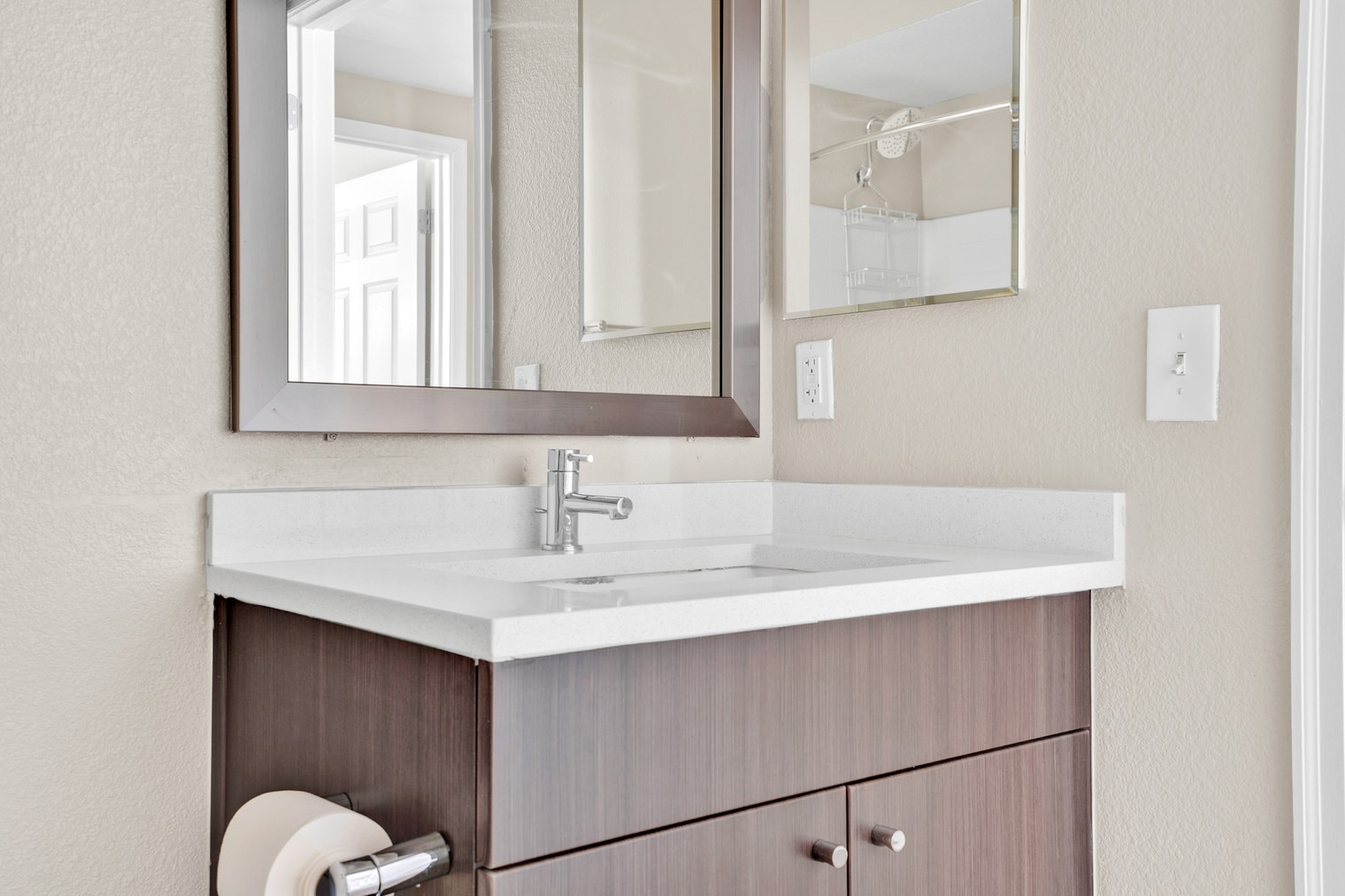 Building Photo - 1265 Lakeside Dr