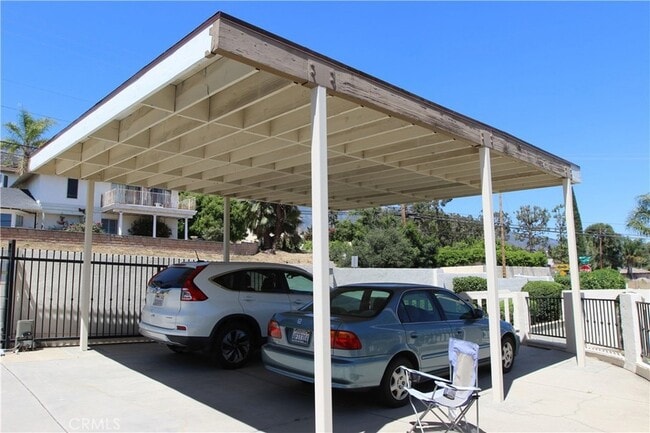Building Photo - 2495 Vista Dr