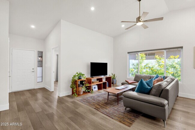 Building Photo - 6855 E Kings Ave