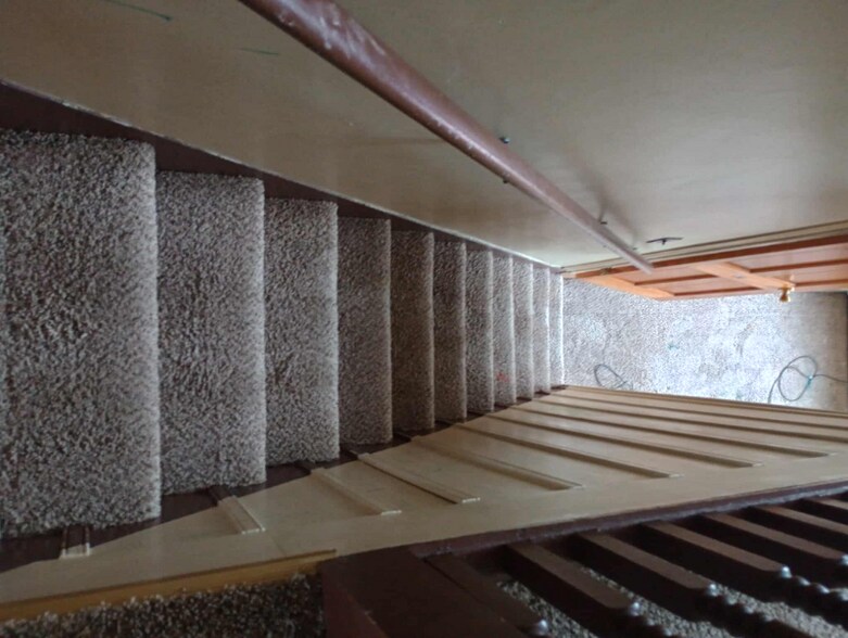 Building Photo - 109 Grand Ave