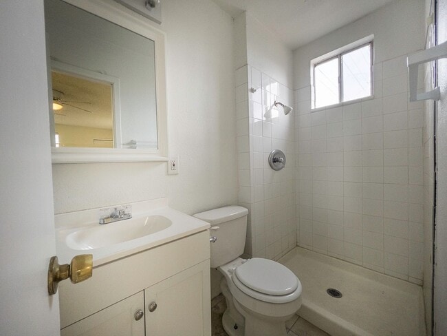 Building Photo - 1 bed and 1 bath located in Henderson!