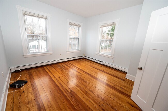 Building Photo - 5 Colchester St