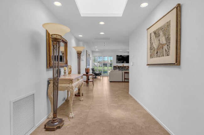 Building Photo - 10 Colgate Dr