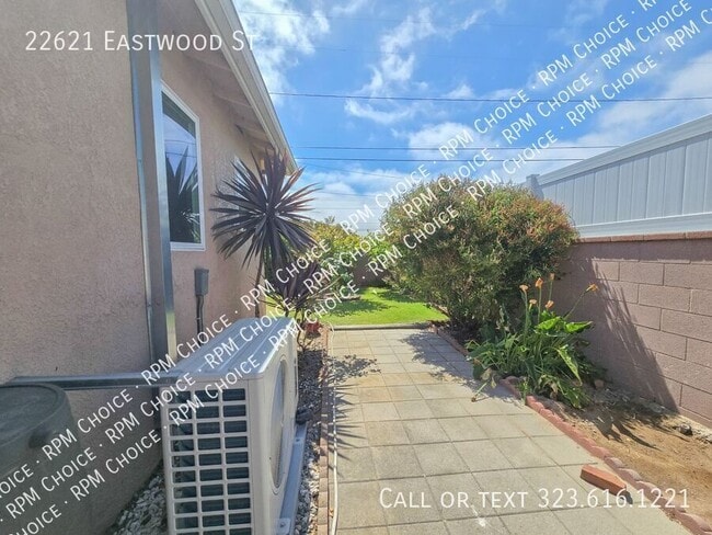 Building Photo - 22621 Eastwood St