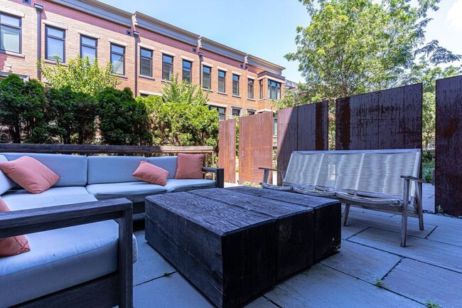 Building Photo - Stunning Capitol Hill One-Bedroom!