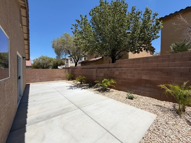 Building Photo - SPACIOUS SINGLE STORY HOME IN SOUTHERN HIGHLANDS WITH NEW KITCHEN APPLIANCES