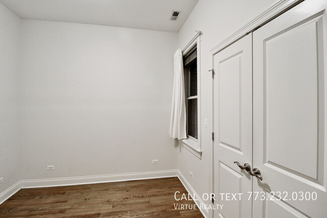 Building Photo - Fulton Market Condo-Quality 3 bedroom 2 ba...