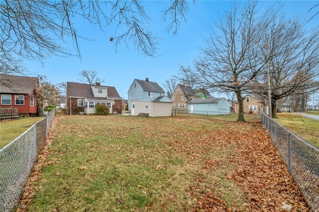 Building Photo - 766 E 232nd St