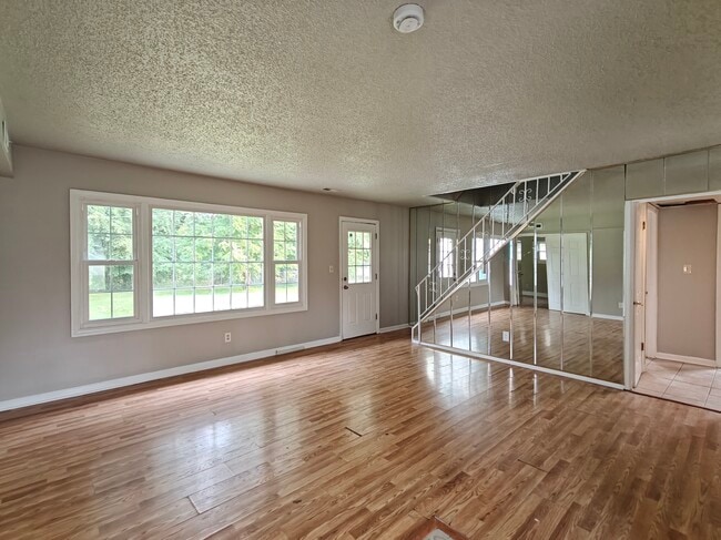 Building Photo - 75 Mainbridge Ln