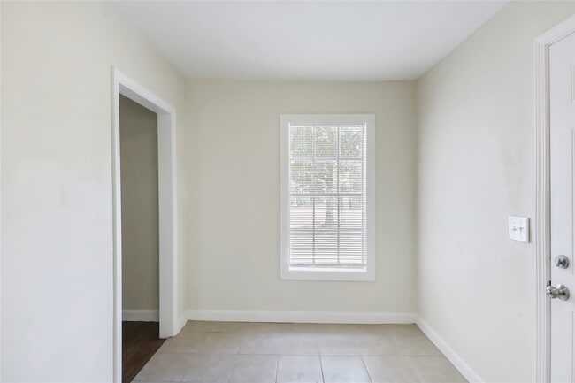 Building Photo - 9418 Bertwood St