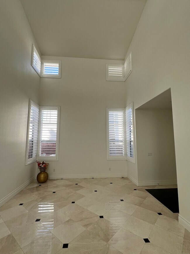 Building Photo - Beautifully Remodeled Poway Home