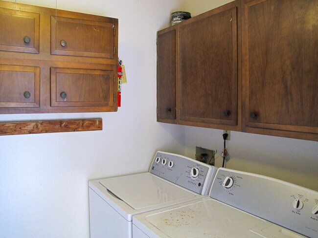 Building Photo - 618 Virginia Oak Ct