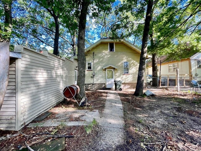 Building Photo - 1183 Emerson Ave