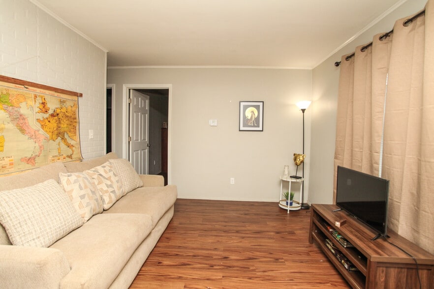 Building Photo - 1025 N Jefferson St