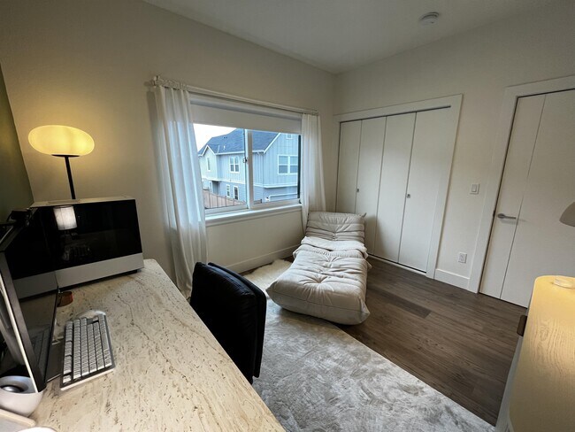 Building Photo - 4179 SE 68th Ave