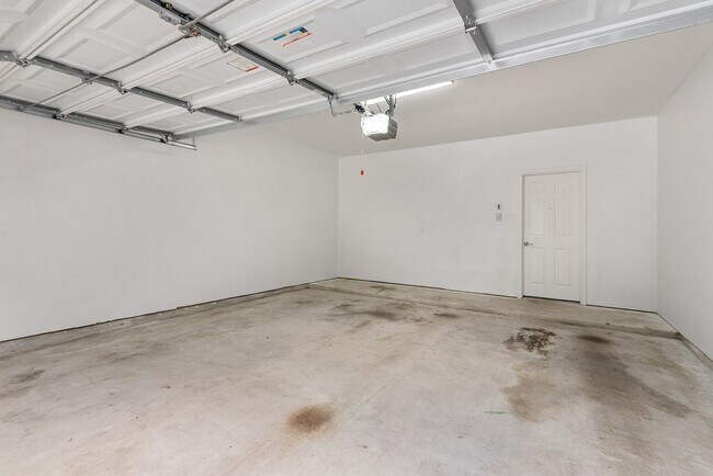 Building Photo - 19 Musk Rose Ct