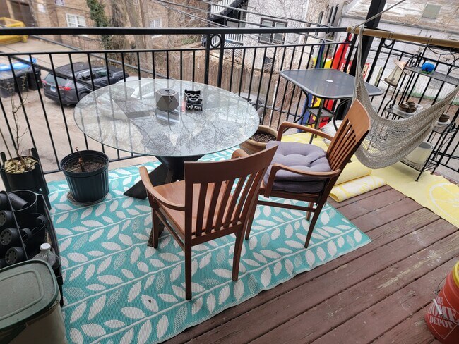 Building Photo - 7627 N Greenview Ave