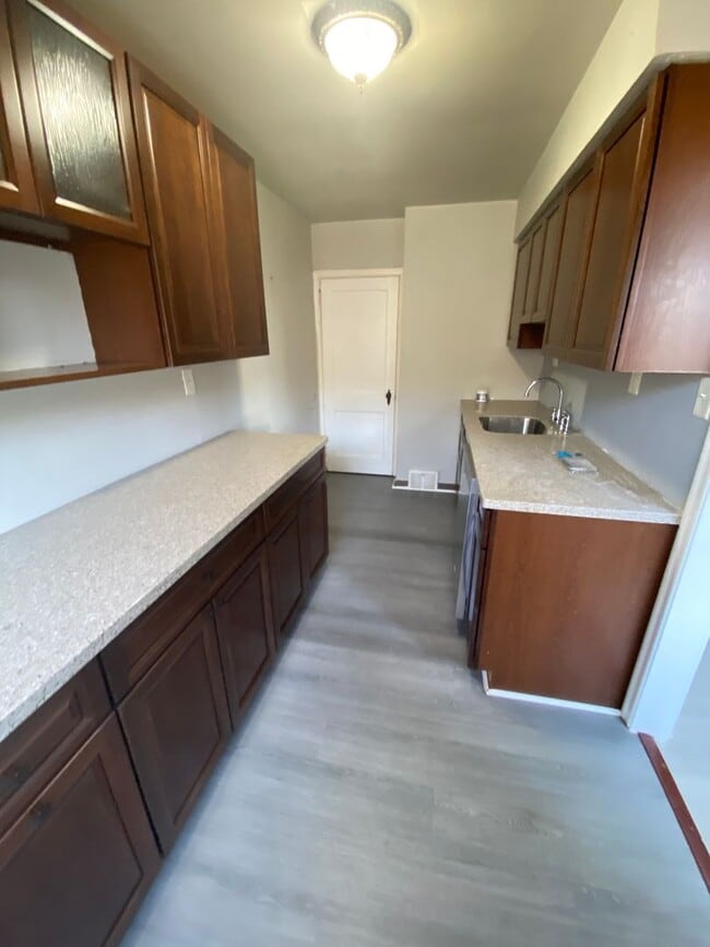 Building Photo - 3 Bedroom and 1 Bathroom House in Northeas...