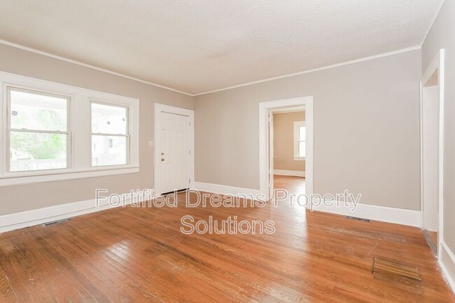 Building Photo - 3040 N Patterson Ave