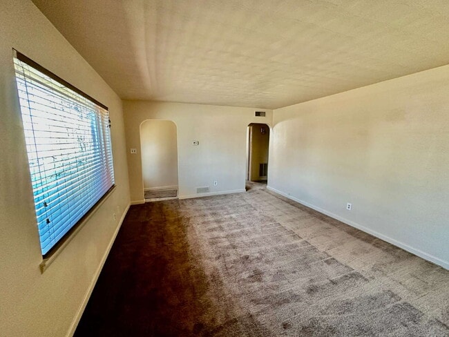 Building Photo - Charming 3 bed/2 bath house in the Heart of Thornton!