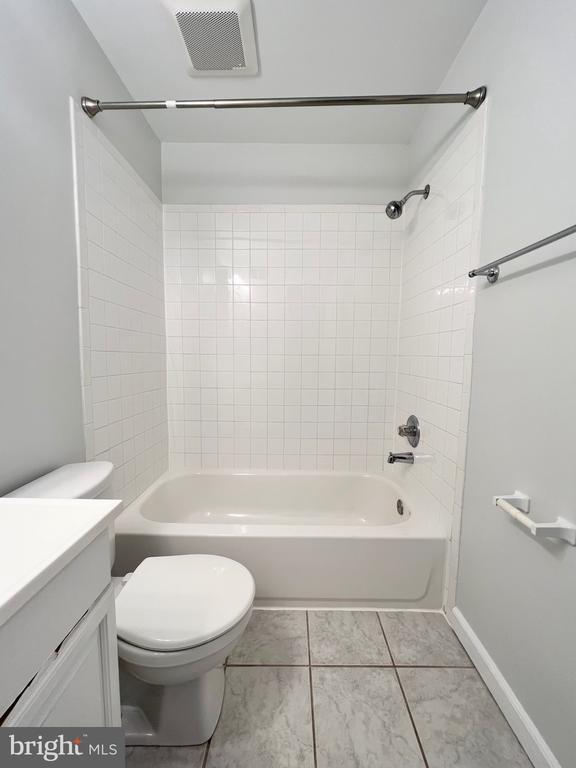 Building Photo - 1556 Bruton Ct