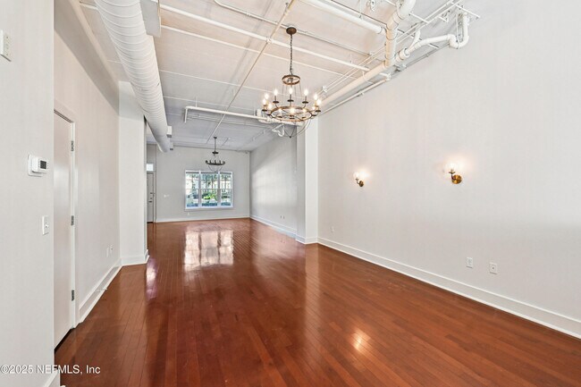 Building Photo - 1661 Riverside Ave