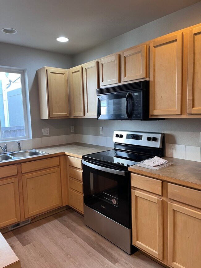 Building Photo - Beautiful 3 Bedroom home in Puyallup