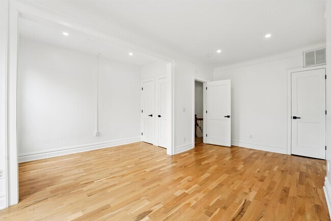 Building Photo - 52 Brinkerhoff St