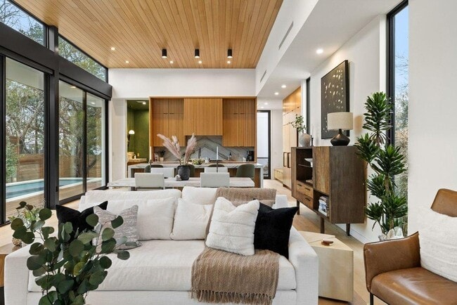 Building Photo - 910 W Johanna St