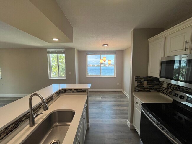 Building Photo - 1200 Scotia Dr
