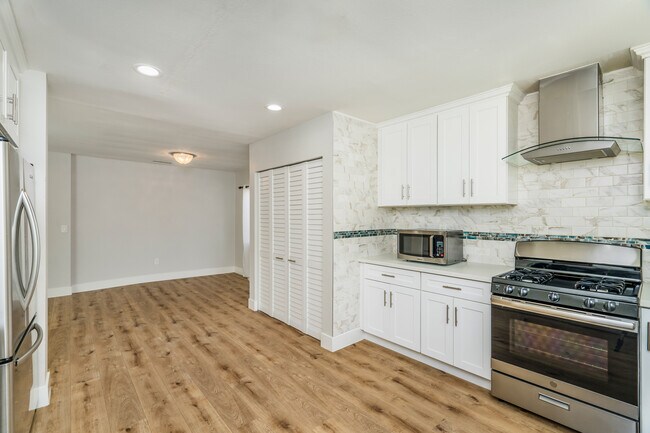 Building Photo - 6714 Amigo Ave