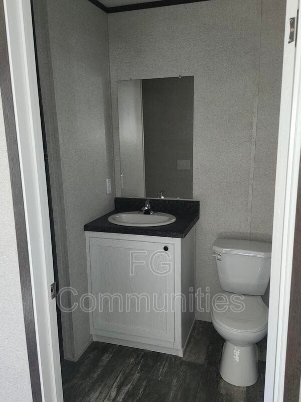 Building Photo - 711 Leasburg Rd