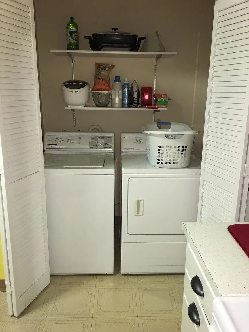 Building Photo - 131 N Hillsdale Dr