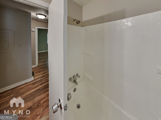 Building Photo - 502 Fairlane Cir NW