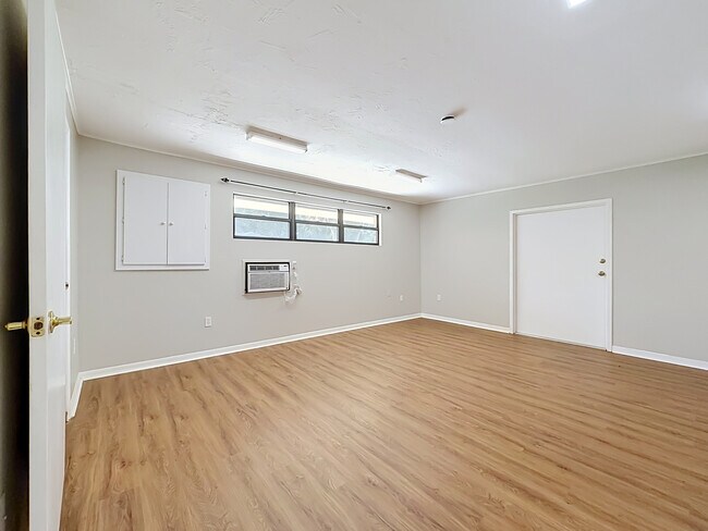 Building Photo - 609 Howard Ave