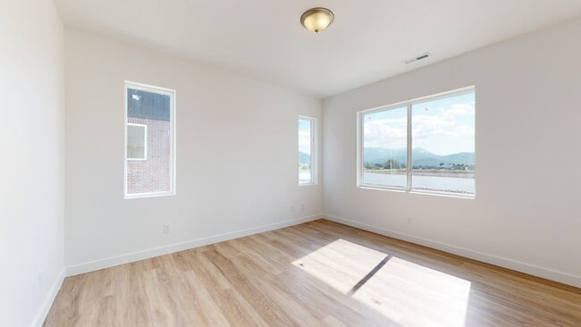 Building Photo - 1266 Sawmill Blvd