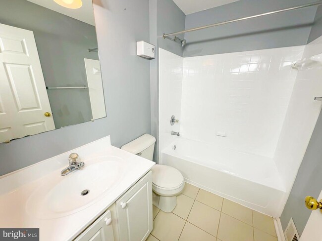 Building Photo - 1632 Briarview Ct