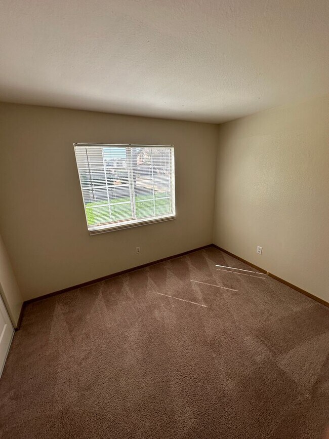 Building Photo - Perfect 2 Bedroom/1 Bathroom