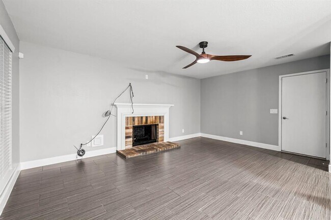 Building Photo - 139 W Village Knoll Cir
