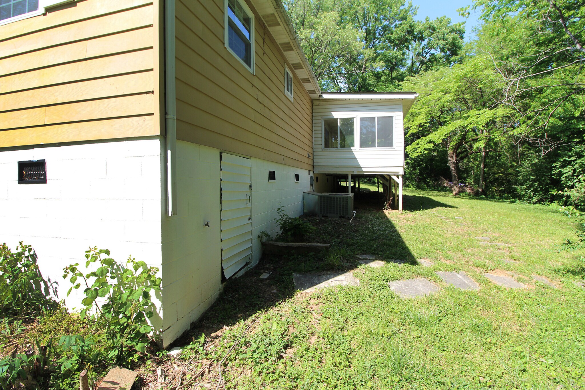 Building Photo - 1940 Harris Rd