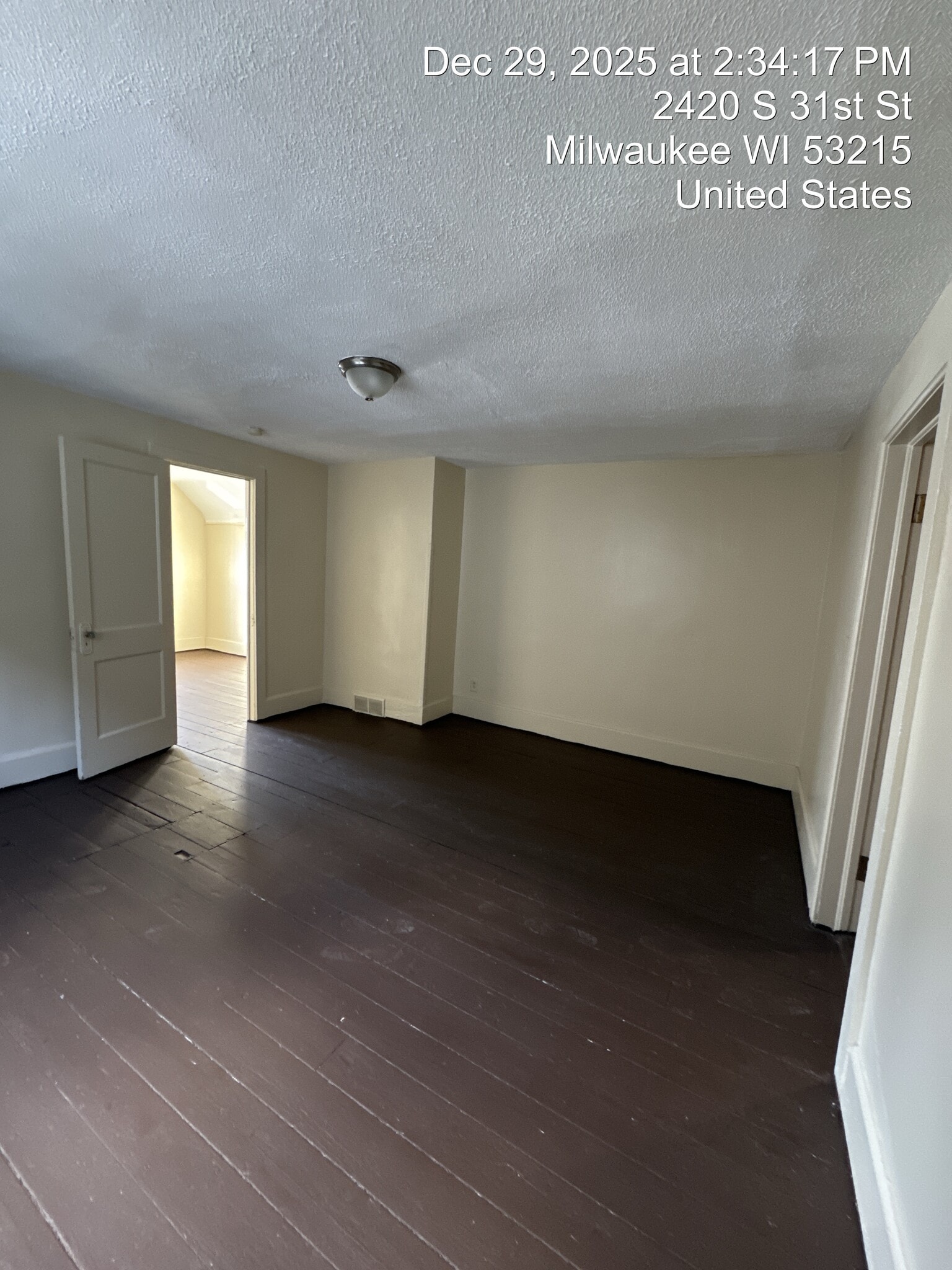 Building Photo - 2420 S 31st St