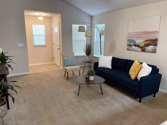 Building Photo - 3 Bedroom House Available Now