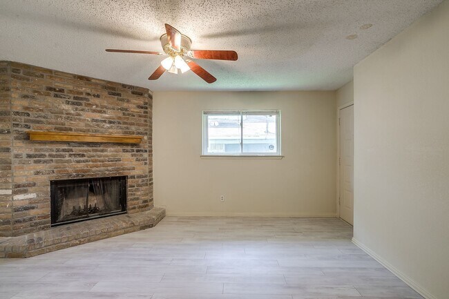 Building Photo - One side of 2 story duplex available-  3 b...