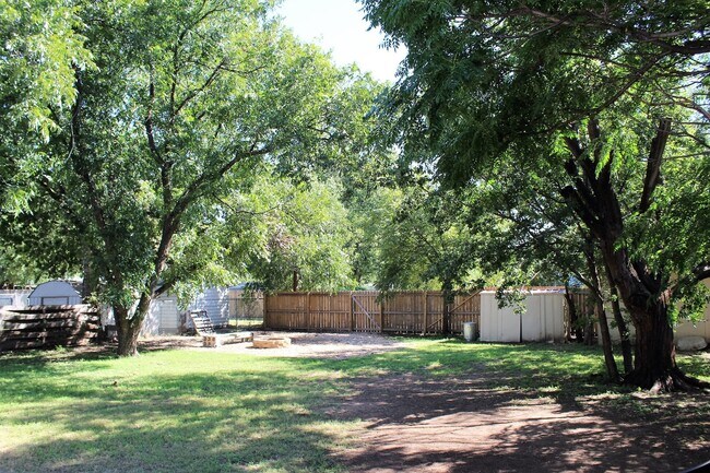 Building Photo - 2347 Edgemont Dr