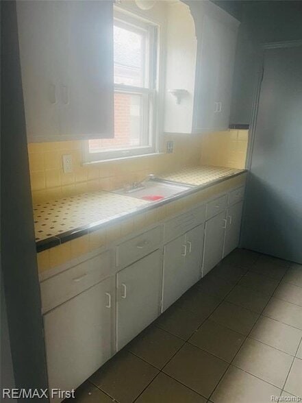 Building Photo - 15625 Bringard Dr