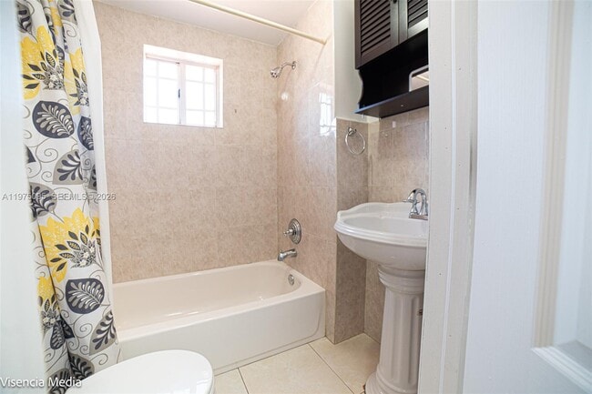 Building Photo - 783 W 78th St