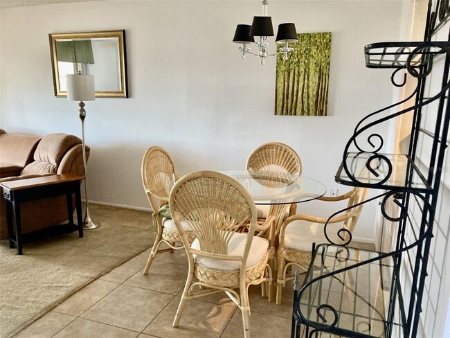 Building Photo - 304 47th Ave Dr W